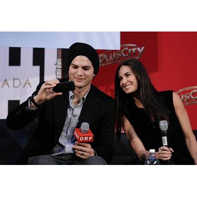 Demi Moore & Ashton Kutcher turteln in Linz