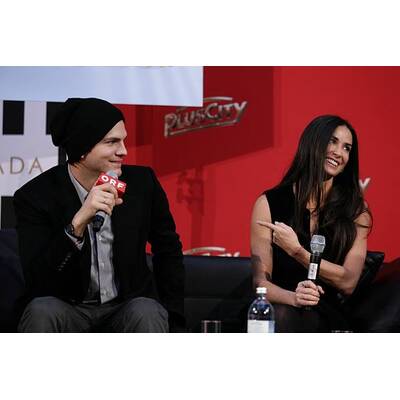 Demi Moore & Ashton Kutcher turteln in Linz
