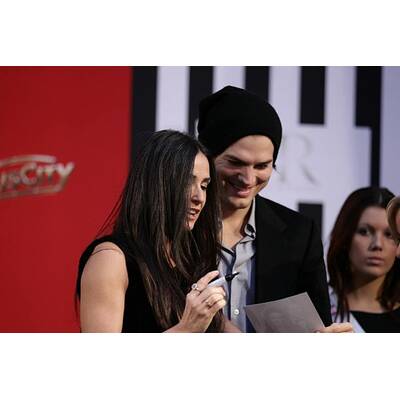 Demi Moore & Ashton Kutcher turteln in Linz