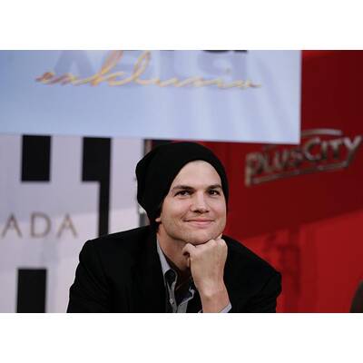 Demi Moore & Ashton Kutcher turteln in Linz