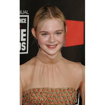 Elle Fanning modelt für Rodarte