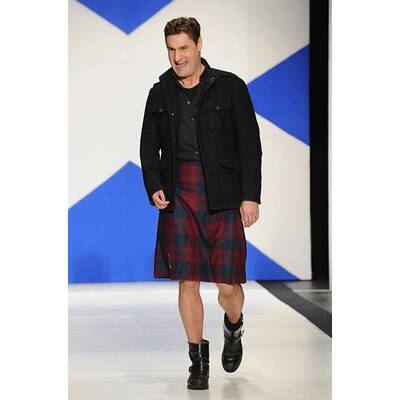 Kilt-Modeschau: Mr. Big zeigt, was Mann drunter trägt