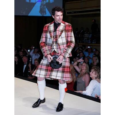 Kilt-Modeschau: Mr. Big zeigt, was Mann drunter trägt