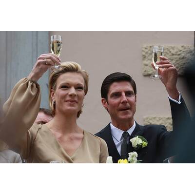 Maria Riesch in Gold: Standesamtliche Trauung in Garmisch