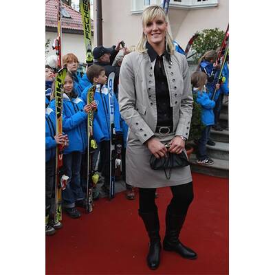 Maria Riesch in Gold: Standesamtliche Trauung in Garmisch