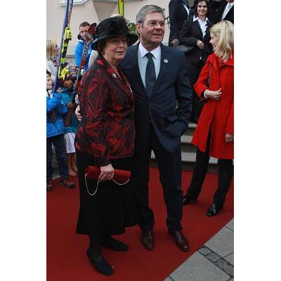 Maria Riesch in Gold: Standesamtliche Trauung in Garmisch