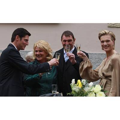 Maria Riesch in Gold: Standesamtliche Trauung in Garmisch