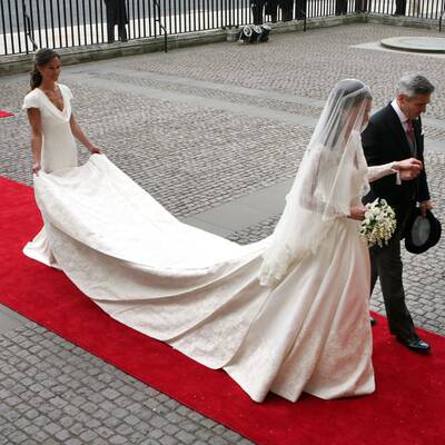 Herzogin von Cambridge: Kate in Traumkleid vor Traualtar