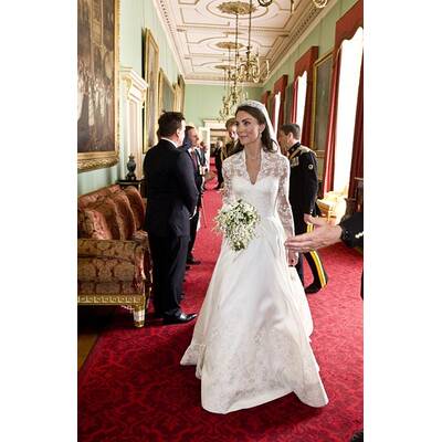 Herzogin von Cambridge: Kate in Traumkleid vor Traualtar