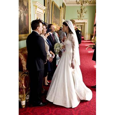 Herzogin von Cambridge: Kate in Traumkleid vor Traualtar