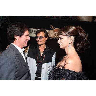 Pirates: Sexy Penelope Cruz, fescher Johnny Depp locken Hollywood ins Kino