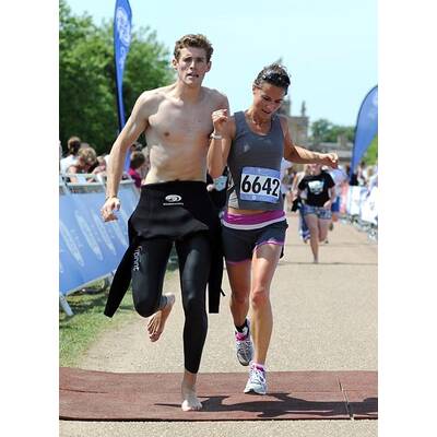 Pippa Middleton kämpft sich durch Triathlon