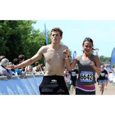 Pippa Middleton kämpft sich durch Triathlon