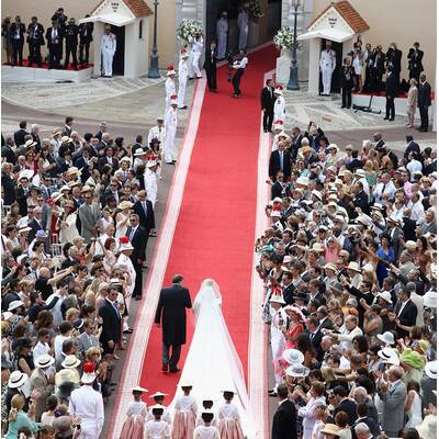 Charlene in einem Traumkleid von Armani