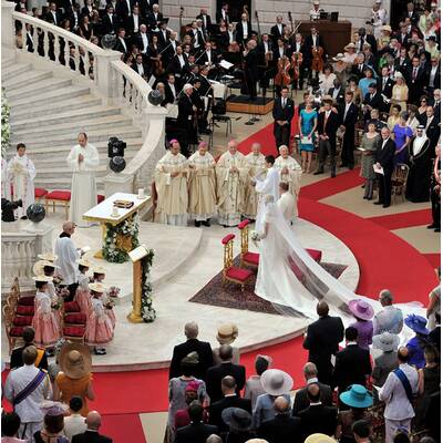 Charlene in einem Traumkleid von Armani