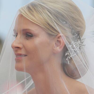 Charlene in einem Traumkleid von Armani