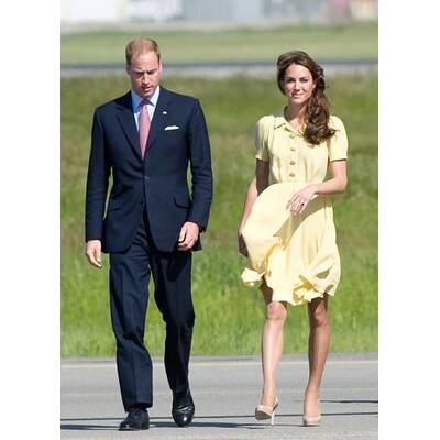 Herzogin Kate am windigen Flughafen