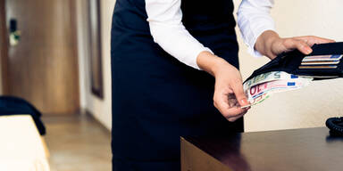 Diebisches Zimmermädchen