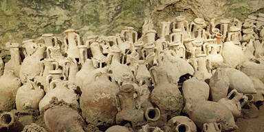 Arch&auml;ologen finden antike Amphore und entdecken Unglaubliches