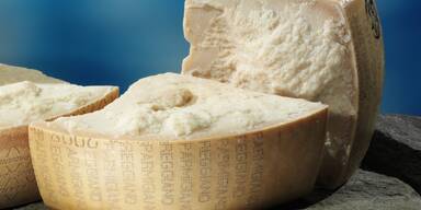 &Auml;ltester Parmesan der Welt wurde angeschnitten