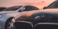 Betrüger täuschte Zahlung von Luxusautos vor und verkaufte diese weiter