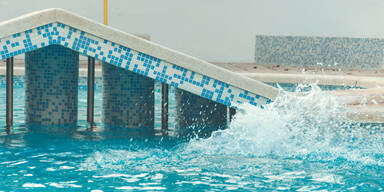 Hallenbad Schwimmbad Wasser