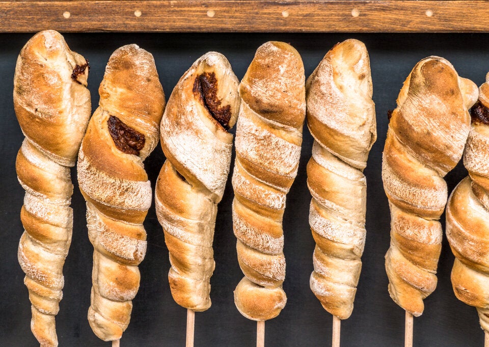 Lagerfeuerzeit! Leckere Stockbrotrezepte für laue Sommernächte