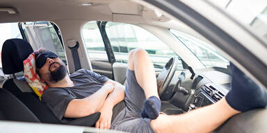 Auf Autobahn: Besoffener schlafend in Pkw entdeckt
