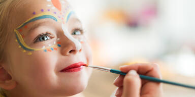 Unsichtbare Gefahr: So sch&auml;dlich ist Faschingsschminke wirklich