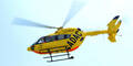 ADAC Rettungshubschrauber bei Bergung von toten Piloten nach Kleinflugzeugunfall