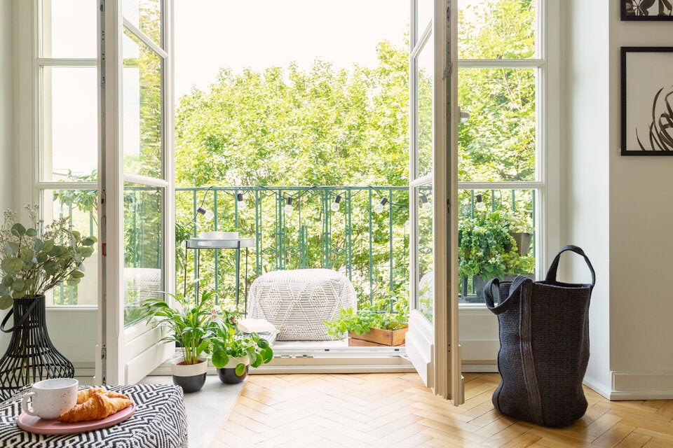 Mini-Balkon? 7 geniale Tricks, wie Ihr Balkon sofort doppelt so groß wirkt