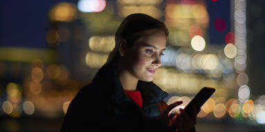 Unser Körper ist beinahe dauerhaft künstlichem Licht ausgesetzt. Dies beeinflusst nicht nur unsere psychische Gesundheit, sondern kann auch zu chronischen Krankheiten beitragen.