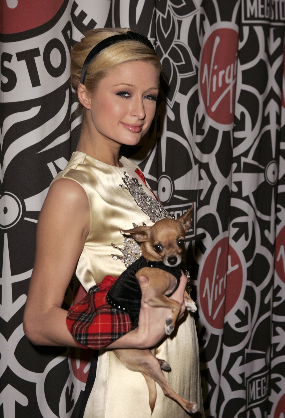 2005: Paris Hilton nahm ihren Hund Tinkerbell zu allen Events mit. 