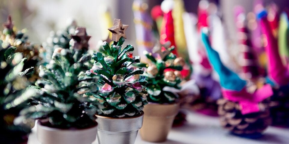 Bemalte Tannenzapfen