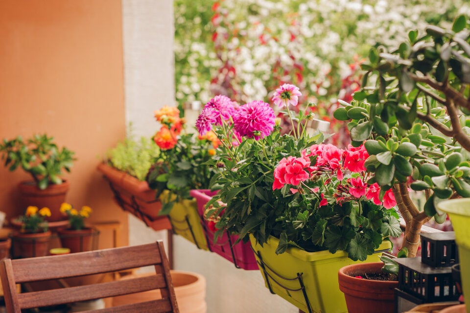 Mit diesen Tricks schummeln Sie Ihren kleinen Balkon größer