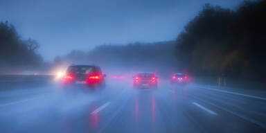 Schwerer Crash bei illegalem Stra&szlig;enrennen