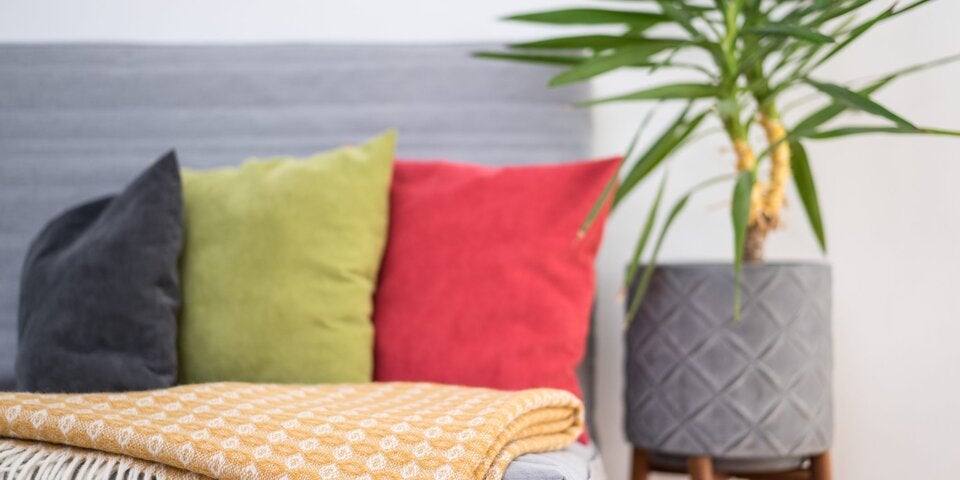 bunte Kissen auf dem Sofa