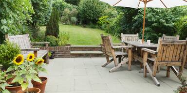 Frühlingsfit: Die besten Tipps zur Pflege Ihrer Gartenmöbel
