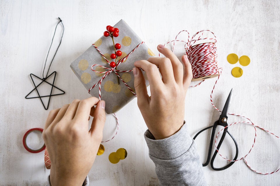 Statt Geschenkpapier: Diese Alternativen sind günstiger