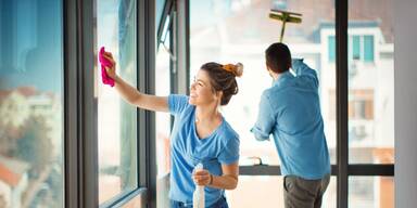 Nie wieder Streifen! Fenster putzen mit dem Shampoo-Hack