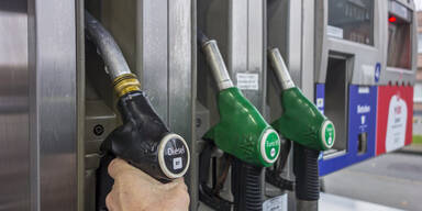 Zapfs&auml;ule an Tankstelle