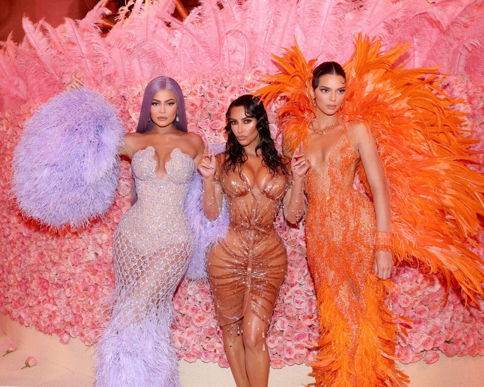 Kylie Jenner, Kim Kardashian und Kendall Jenner bei der Met Gala 2019.