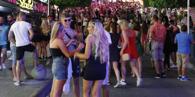 Party-Urlauber in Magaluf auf Mallorca