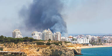 Strandgäste mussten vor Flammen flüchten