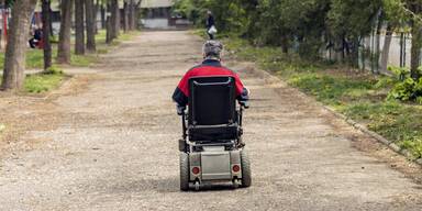"Verfolgungsjagd" &ndash; Mann mit 1,2 Promille wollte vor Polizei in Rollstuhl fl&uuml;chten