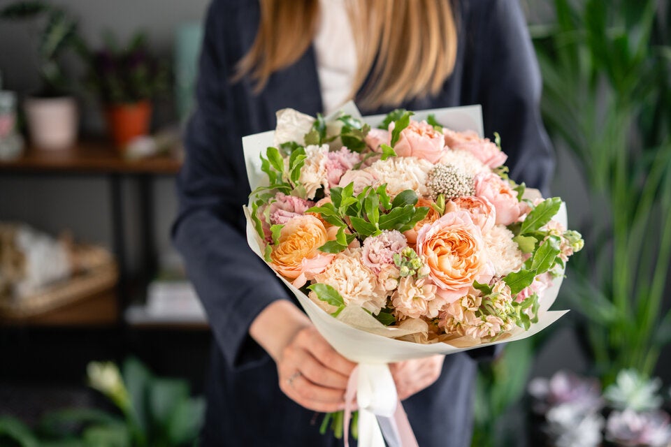 Mit diesen Profi-Tricks bleibt Ihr Valentinstags-Strauß wochenlang frisch