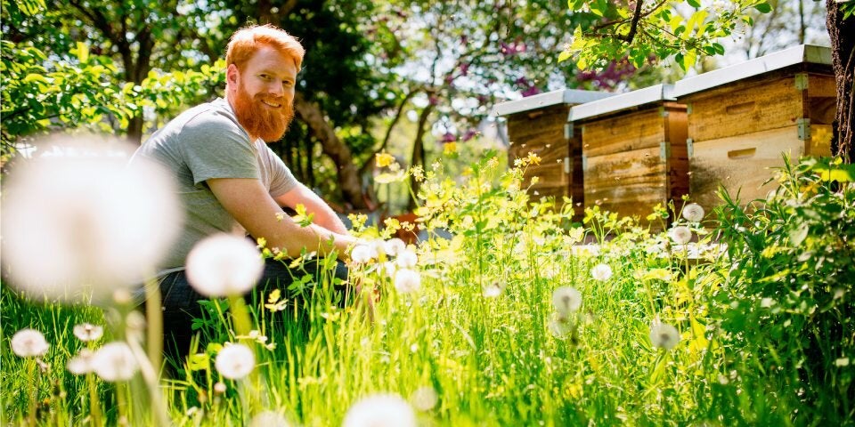 Mann im Garten
