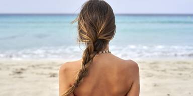Schöne & schützende Strandfrisuren: Die 5 besten Looks am Meer