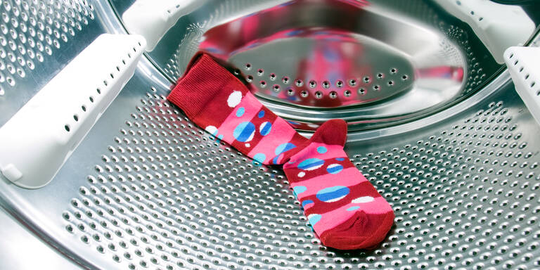 Mysterium ist gelöst: Warum Waschmaschinen wirklich unsere Socken fressen