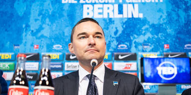 Hertha Beben! Investor bietet Club R&uuml;ckkauf seiner Anteile an